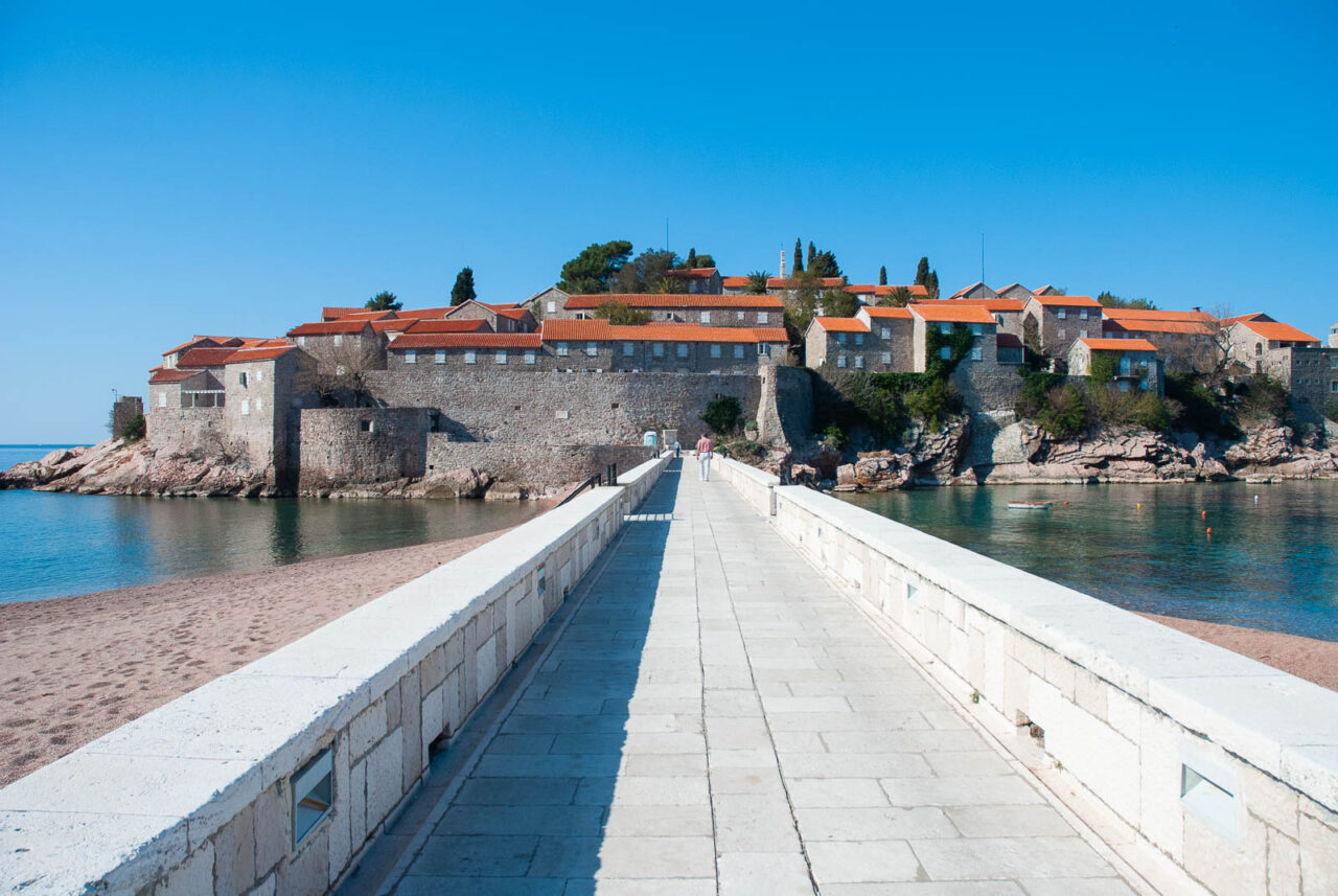 entering-sveti-stefan-1280x857-1 Entering Sveti Stefan
