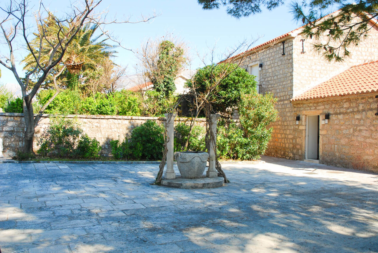 the-piazza-sveti-stefan-1280x857-1 The Piazza Sveti Stefan